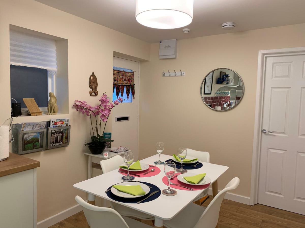 Pristine Apartment In The Centre Of גלסטונברי מראה חיצוני תמונה