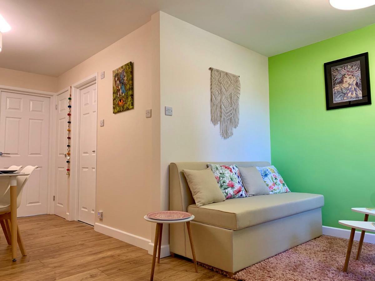 Pristine Apartment In The Centre Of גלסטונברי מראה חיצוני תמונה